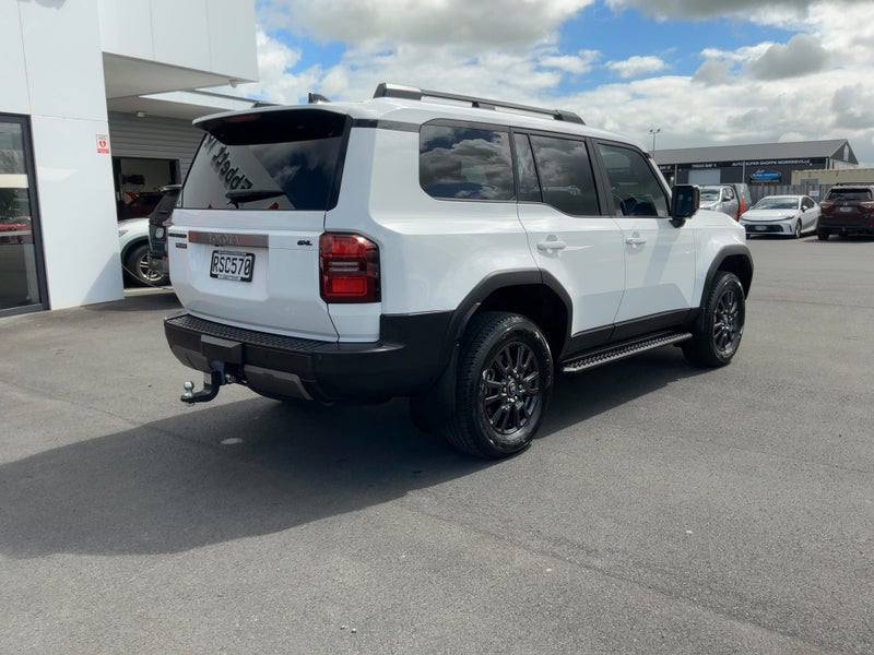 2026 Toyota Land Cruiser Prado GXL 2.8D Hybrid... image 3