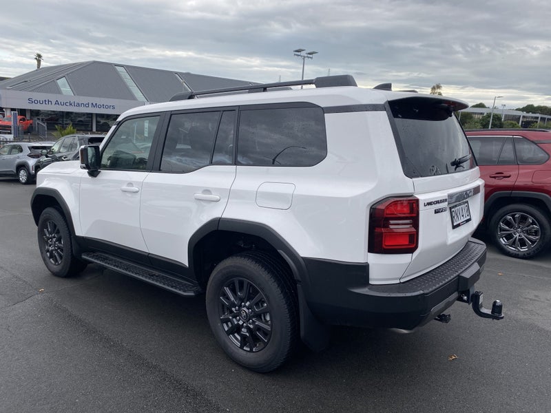 2026 Toyota Land Cruiser Prado Prado GXL 2.8D H... image 4