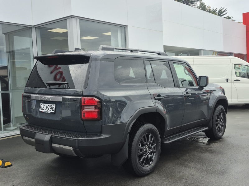 2026 Toyota Land Cruiser Prado Prado GXL 2.8DT... image 3