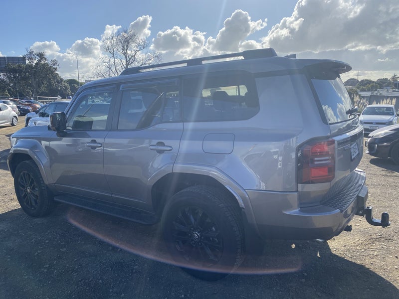 2026 Toyota Land Cruiser Prado VXL 2.8D Hybrid... image 4