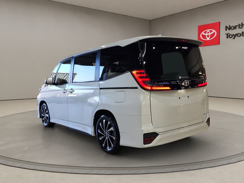 2026 Toyota Noah 1.8L Hybrid 2WD People Mover image 5