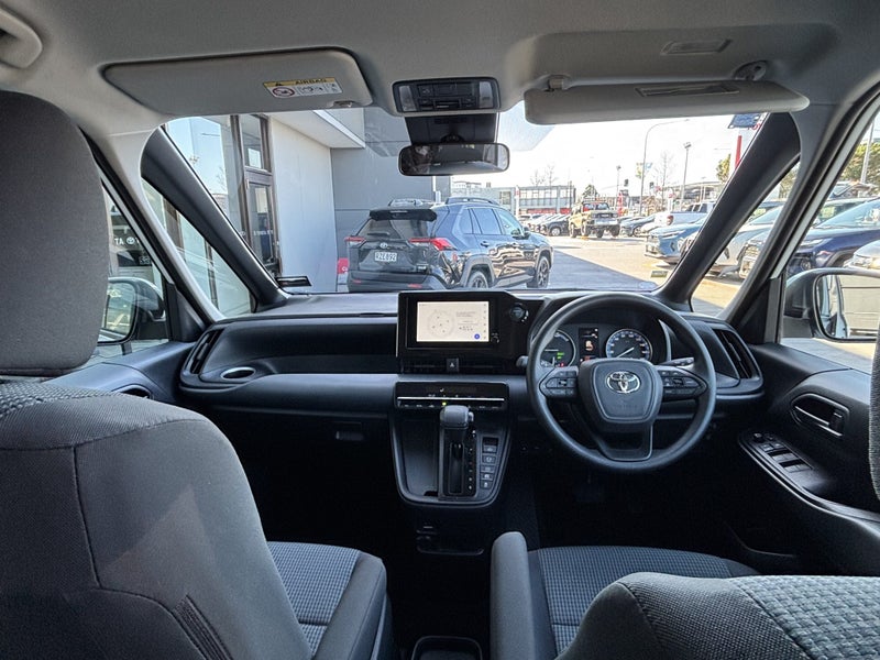 2026 Toyota Noah G 1.8 HYBRID image 2