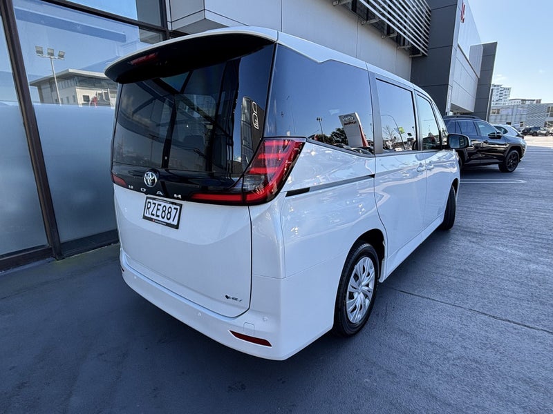 2026 Toyota Noah G 1.8 HYBRID image 3