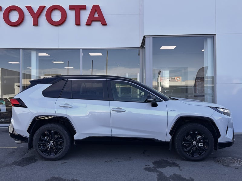 2026 Toyota RAV4 XSE 2.5P Hybrid Auto image 2