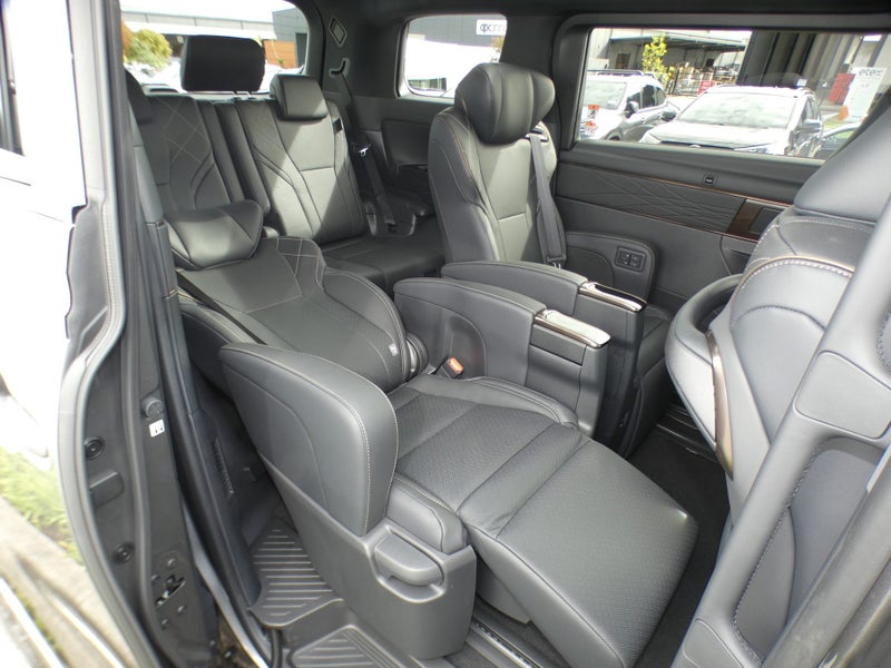 2026 Toyota Vellfire 2.5 Hybrid Z Premier image 2