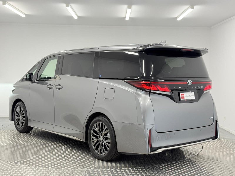 2026 Toyota Vellfire 2.5 Hybrid Z Premier image 5