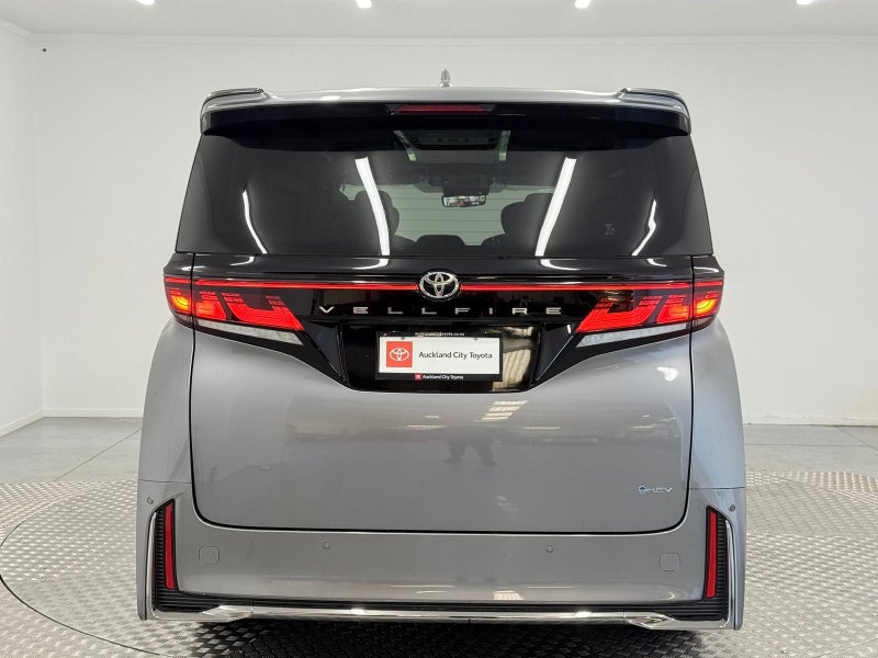 2026 Toyota Vellfire 2.5 Hybrid Z Premier image 4