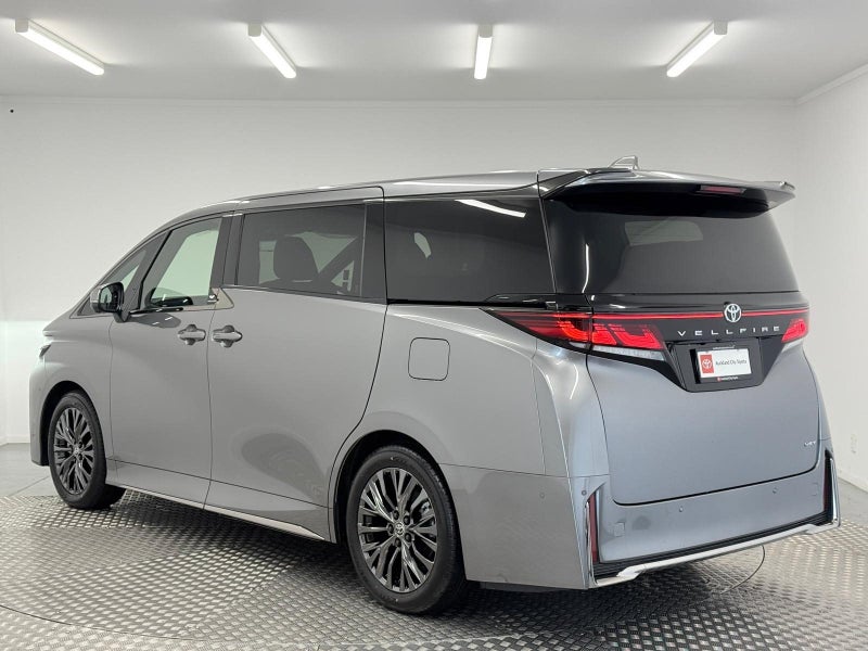 2026 Toyota Vellfire 2.5 Hybrid Z Premier image 5