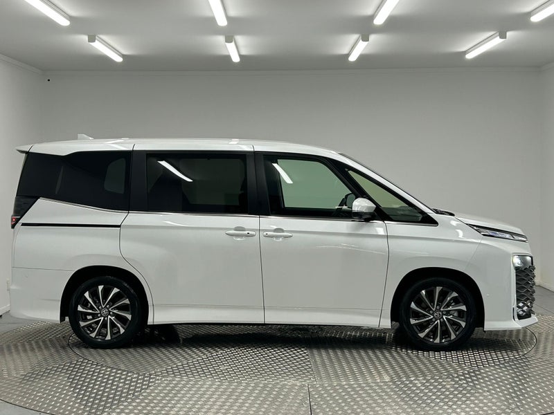 2026 Toyota Voxy 1.8 Hybrid image 2