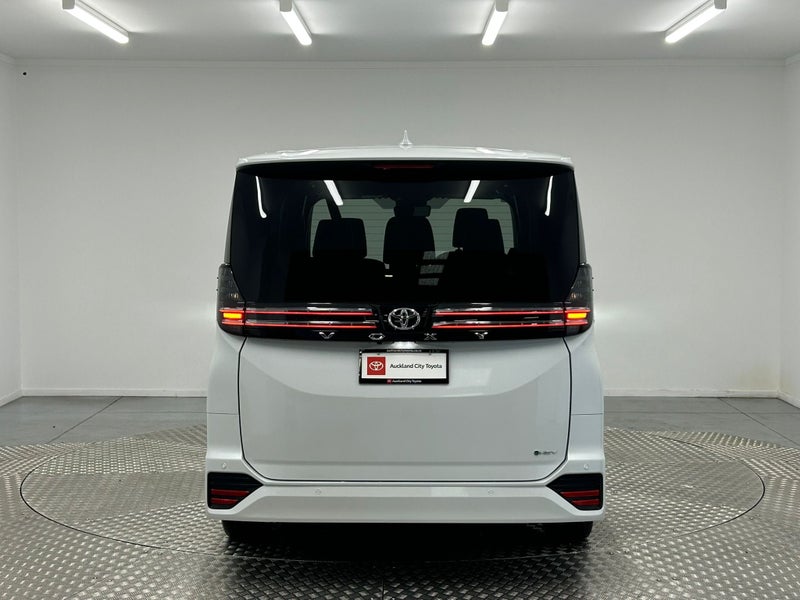 2026 Toyota Voxy 1.8 Hybrid image 4