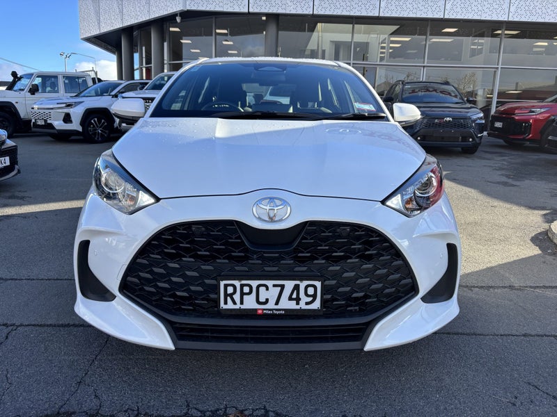 2026 Toyota Yaris GX 1.5P Hybrid CVT image 2