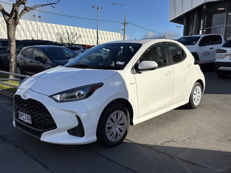 2026 Toyota Yaris GX 1.5P Hybrid CVT image 3