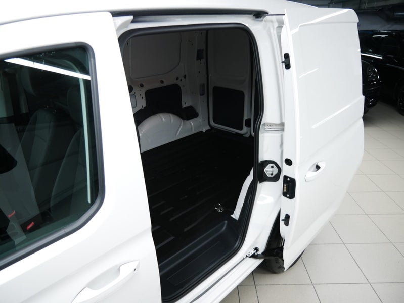 2026 Volkswagen Caddy Cargo TSI 220Nm DSG image 3