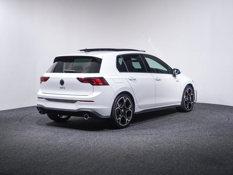 2026 Volkswagen Golf 8.5 GTI Touring 195kW image 5