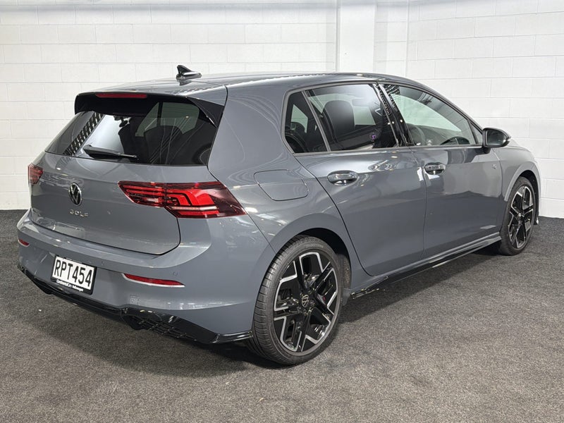 2026 Volkswagen Golf 8.5 R-LINE image 3