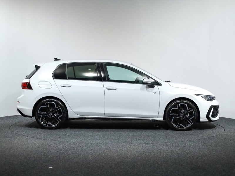 2026 Volkswagen Golf 8.5 R-Line 110kW image 4