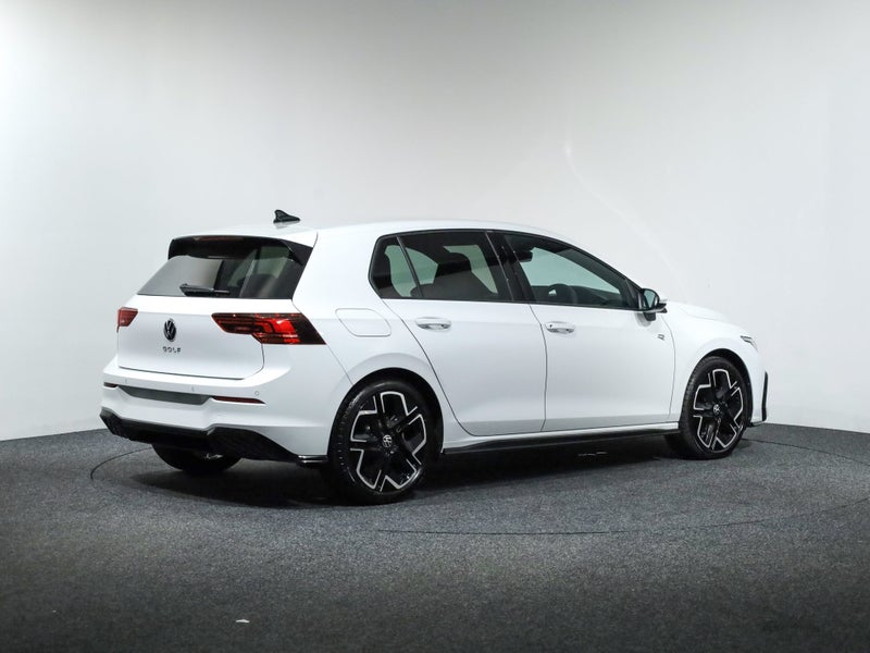 2026 Volkswagen Golf 8.5 R-Line 110kW image 5