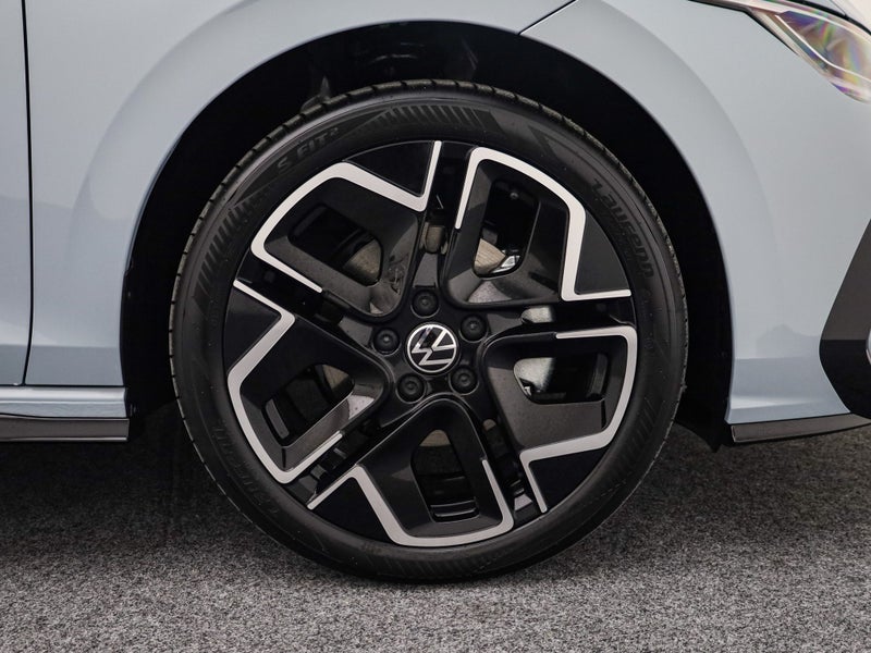 2026 Volkswagen Golf 8.5 R-Line image 3