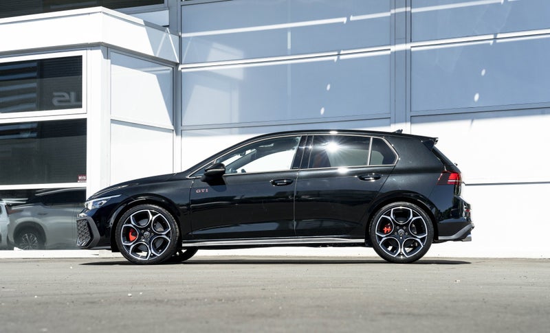2026 Volkswagen Golf GTI Facelift 195kW Petrol... image 4