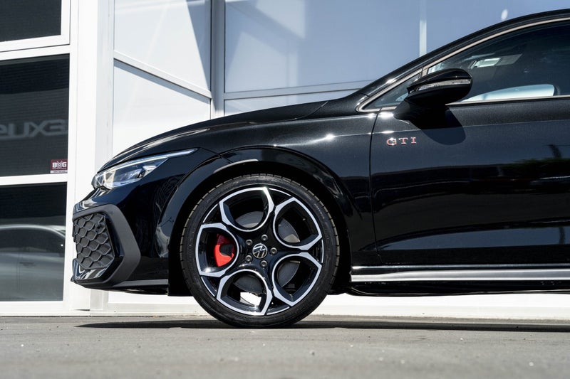 2026 Volkswagen Golf GTI Facelift 195kW Petrol... image 5