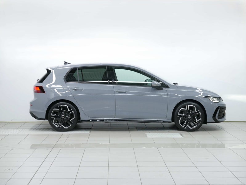 2026 Volkswagen Golf R-Line image 5