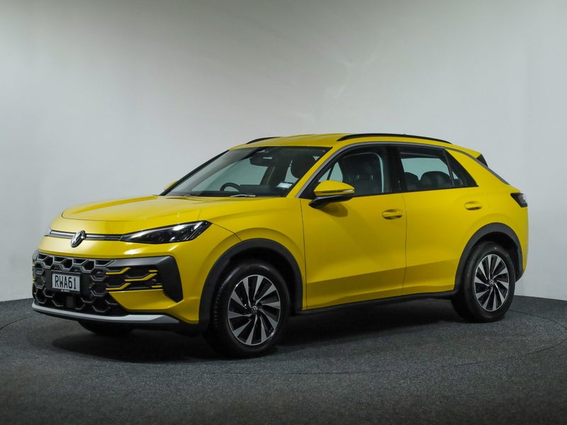 2026 Volkswagen T-Roc e-TSi Life DSG 110kW image 3