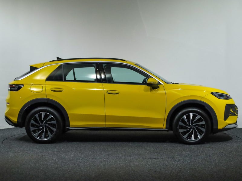 2026 Volkswagen T-Roc e-TSi Life DSG 110kW image 4