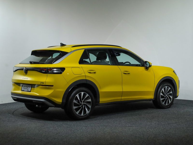 2026 Volkswagen T-Roc e-TSi Life DSG 110kW image 5