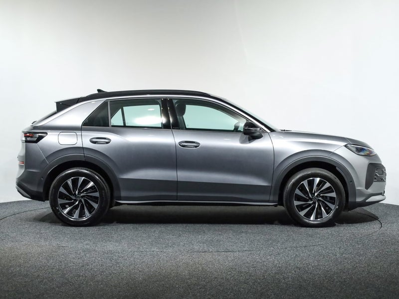 2026 Volkswagen T-Roc e-TSi Life DSG 110kW image 4