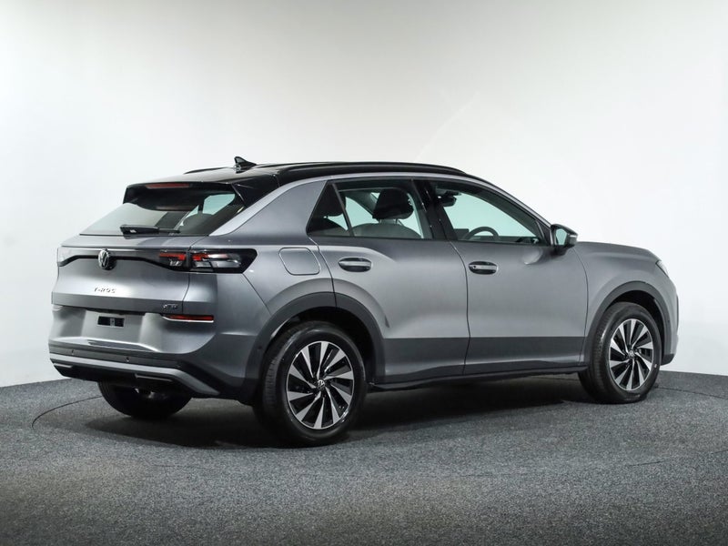 2026 Volkswagen T-Roc e-TSi Life DSG 110kW image 5