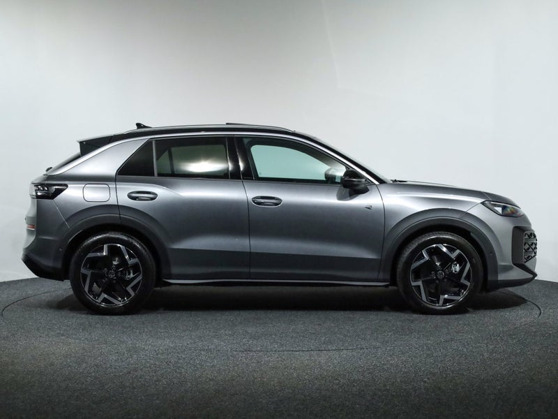 2026 Volkswagen T-Roc e-TSi R Line Touring DSG... image 5