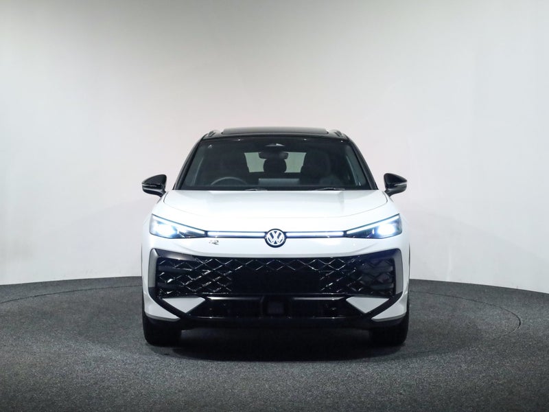 2026 Volkswagen T-Roc e-TSi R Line Touring DSG... image 2