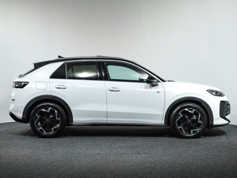 2026 Volkswagen T-Roc e-TSi R Line Touring DSG... image 5