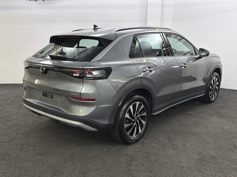 2026 Volkswagen T-Roc Hybrid | Life image 4