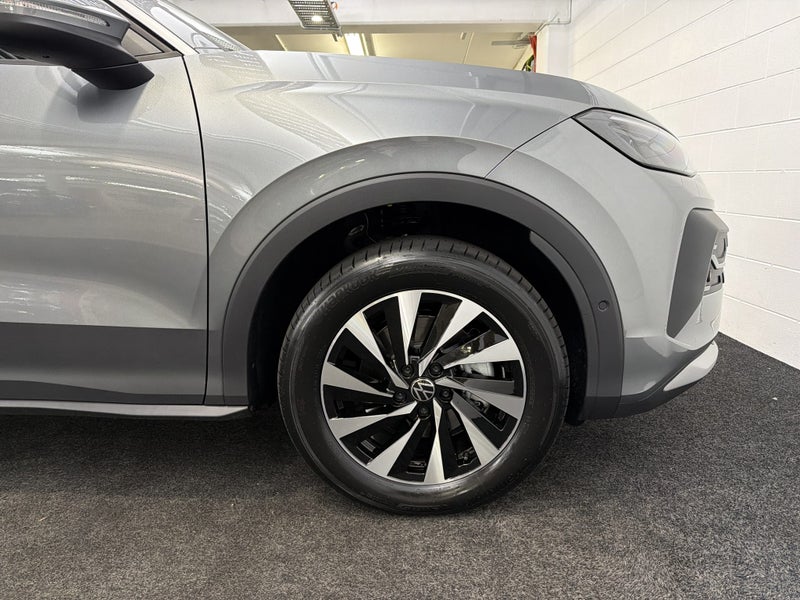 2026 Volkswagen T-Roc Hybrid | Life image 5