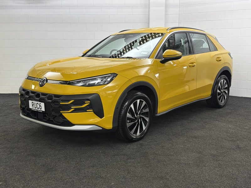 2026 Volkswagen T-Roc Hybrid | Life image 2