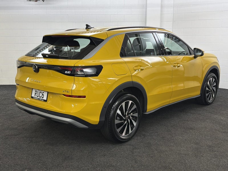 2026 Volkswagen T-Roc Hybrid | Life image 3