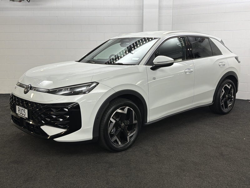 2026 Volkswagen T-Roc HYBRID | R-LINE image 3