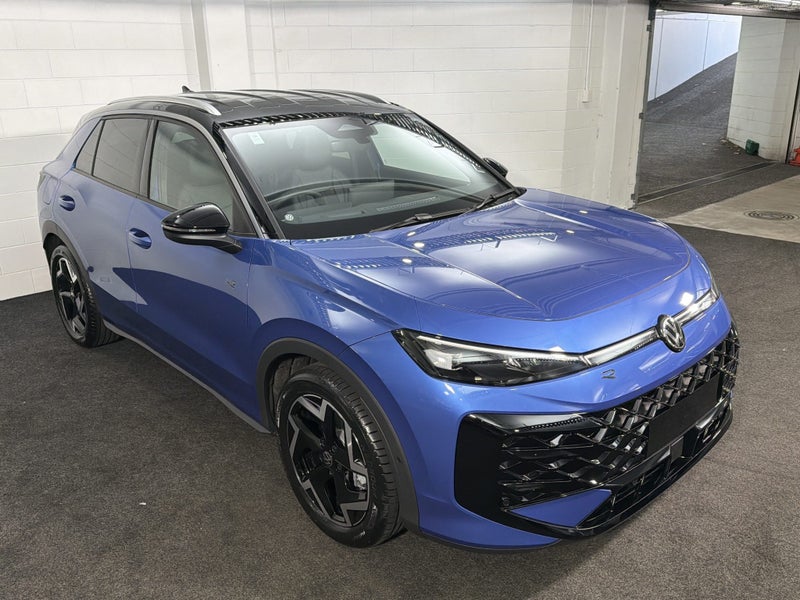 2026 Volkswagen T-Roc HYBRID | R-LINE image 3