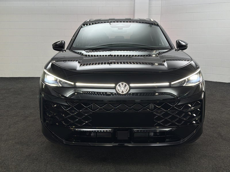 2026 Volkswagen T-Roc HYBRID | R-LINE image 2