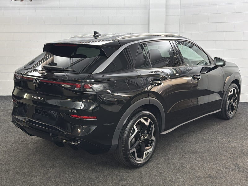 2026 Volkswagen T-Roc HYBRID | R-LINE image 4