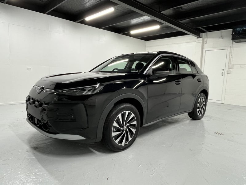 2026 Volkswagen T-Roc Life 1.5 eTSI image 3