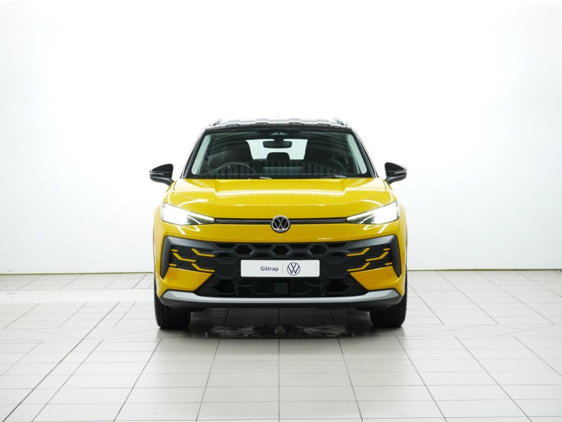 2026 Volkswagen T-Roc Life image 2