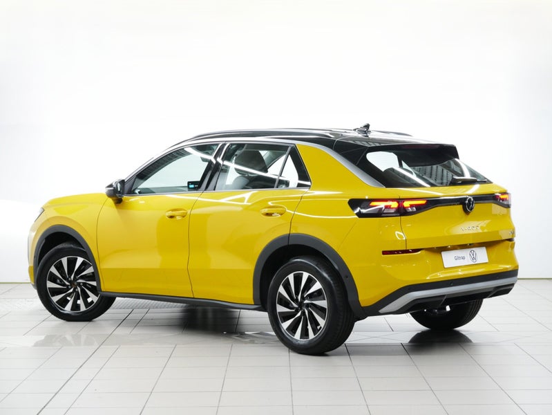 2026 Volkswagen T-Roc Life image 3