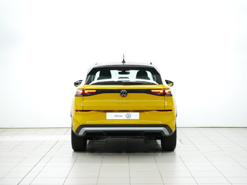 2026 Volkswagen T-Roc Life image 4