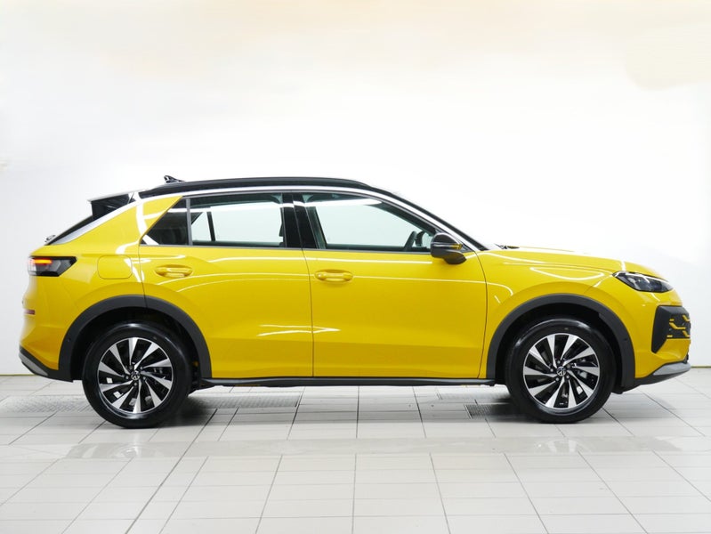 2026 Volkswagen T-Roc Life image 5