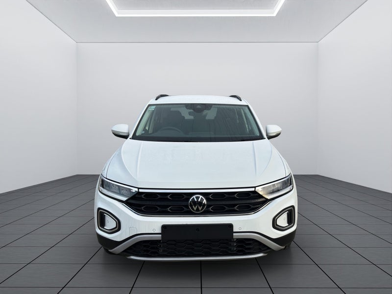 2026 Volkswagen T-Roc Life image 2