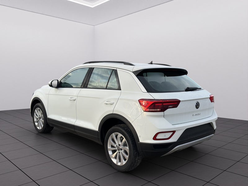 2026 Volkswagen T-Roc Life image 5