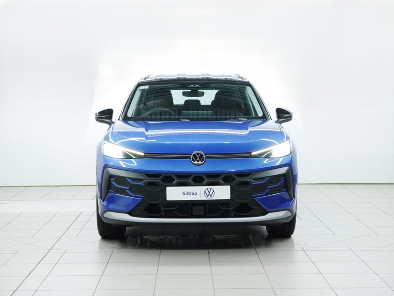 2026 Volkswagen T-Roc Life image 2