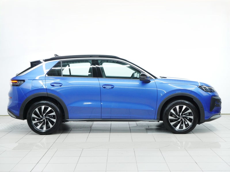 2026 Volkswagen T-Roc Life image 5